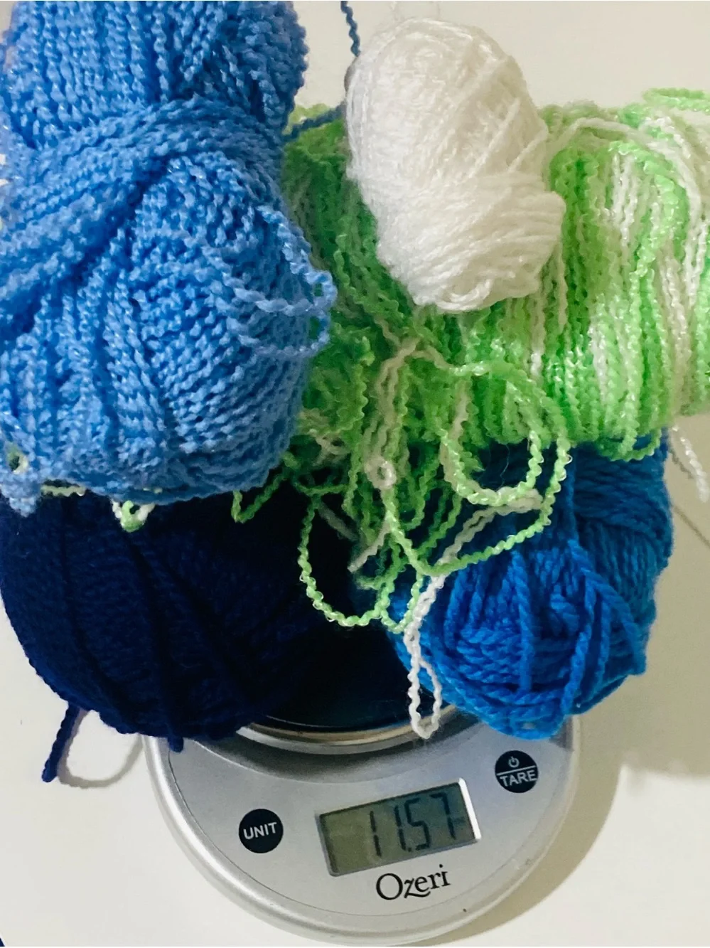 328 g / 11.5 oz Mixed Textured Yarn Bundle in Blue, Green & White